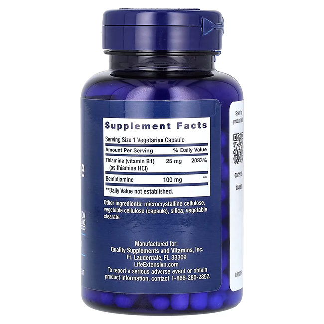 The Life Extension Benfotiamine 100 mg with Thiamine blue bottle includes a supplement facts label emphasizing thiamine (vitamin B1) and benfotiamine, both known for their antioxidant properties. The serving size is 1 capsule, and the manufacturer's contact information is conveniently located at the bottom of the bottle.