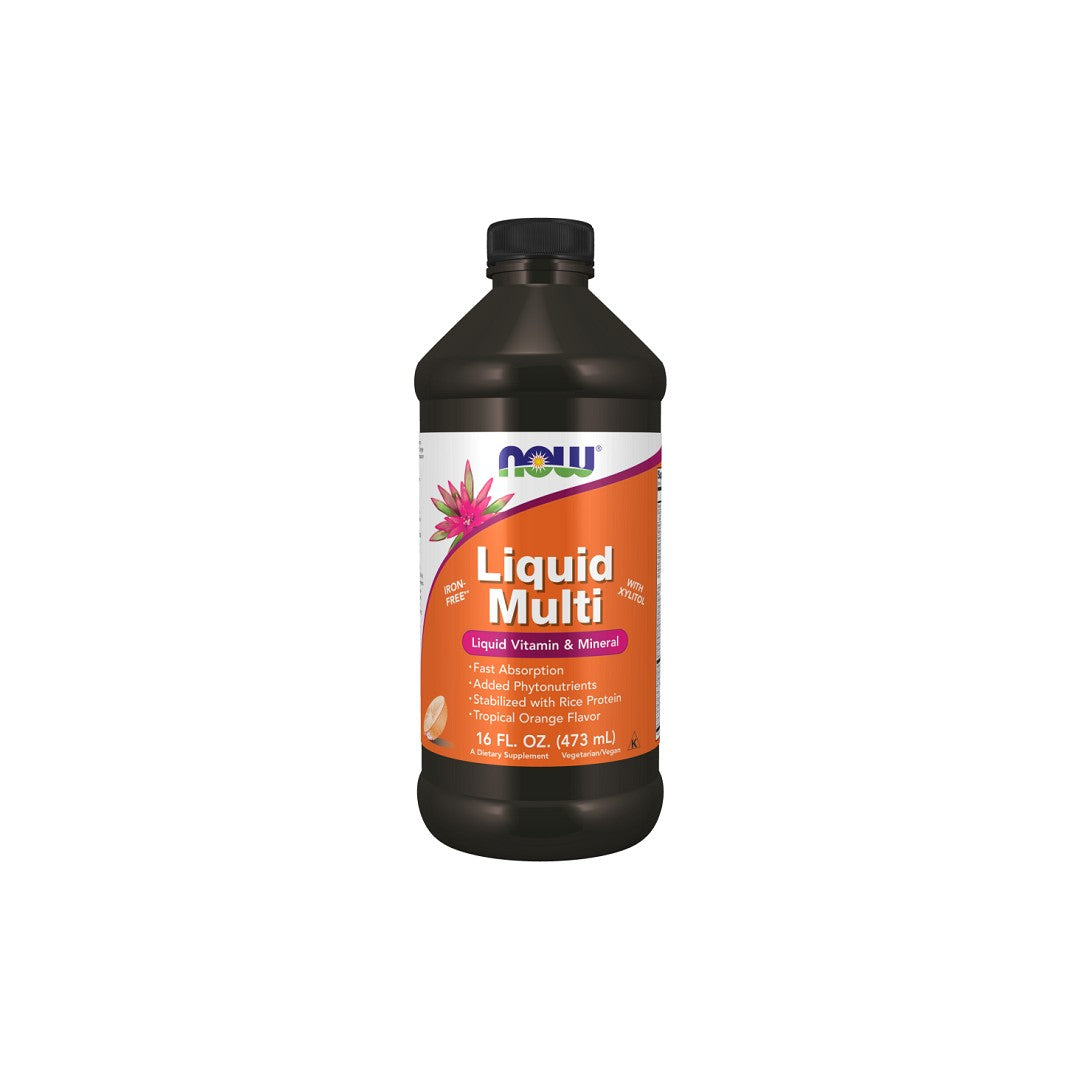 Una botella de Multivitaminas y Minerales Líquidos Sabor Naranja Tropical de 473 ml de Now Foods sobre fondo blanco.