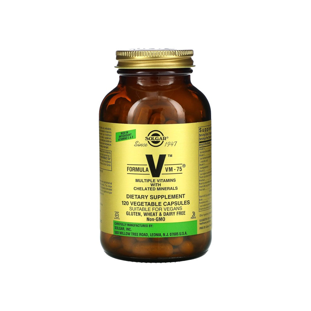 Un frasco de Solgar Formula VM-75 120 cápsulas vegetales sobre fondo blanco.