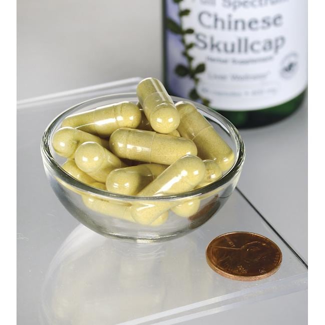 Swanson Escutelaria China - 400 mg 90 cápsulas en un bol con un penique.