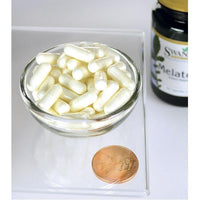 Thumbnail for Un cuenco de Swanson Melatonina 3 mg 60 cápsulas junto a un penique.